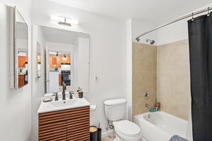 Elliott Ave W 405-S2705-020.jpg