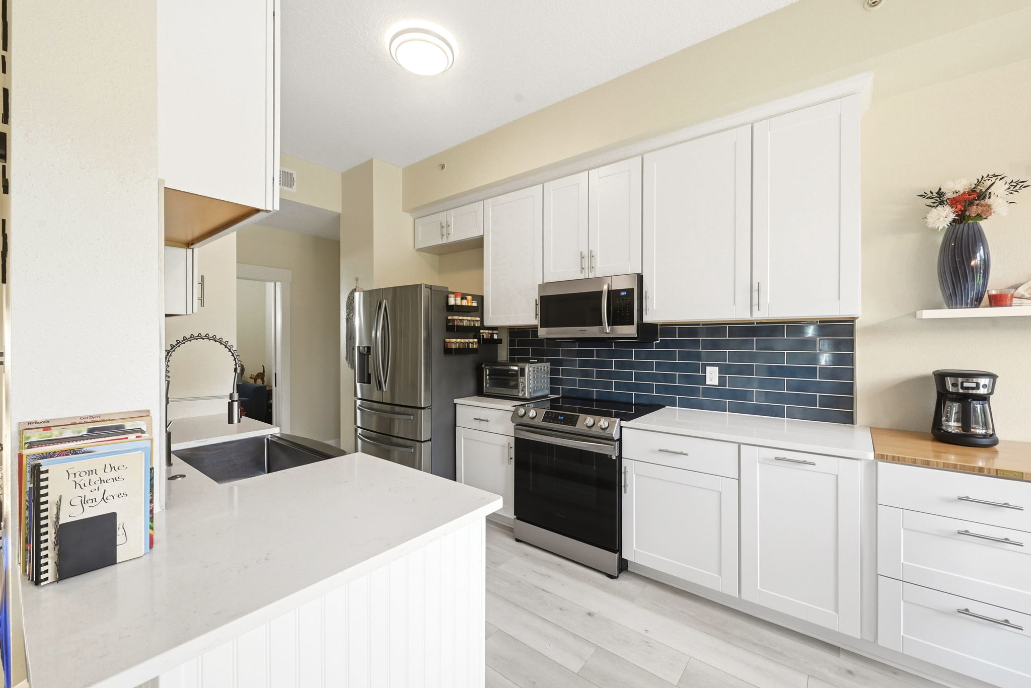Modern Kitchen - 42" Upgraded Cabinets