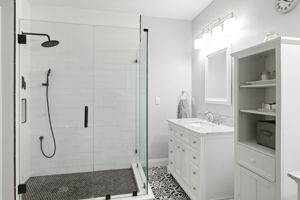 Seamless Luxury Glass Walk-In Shower