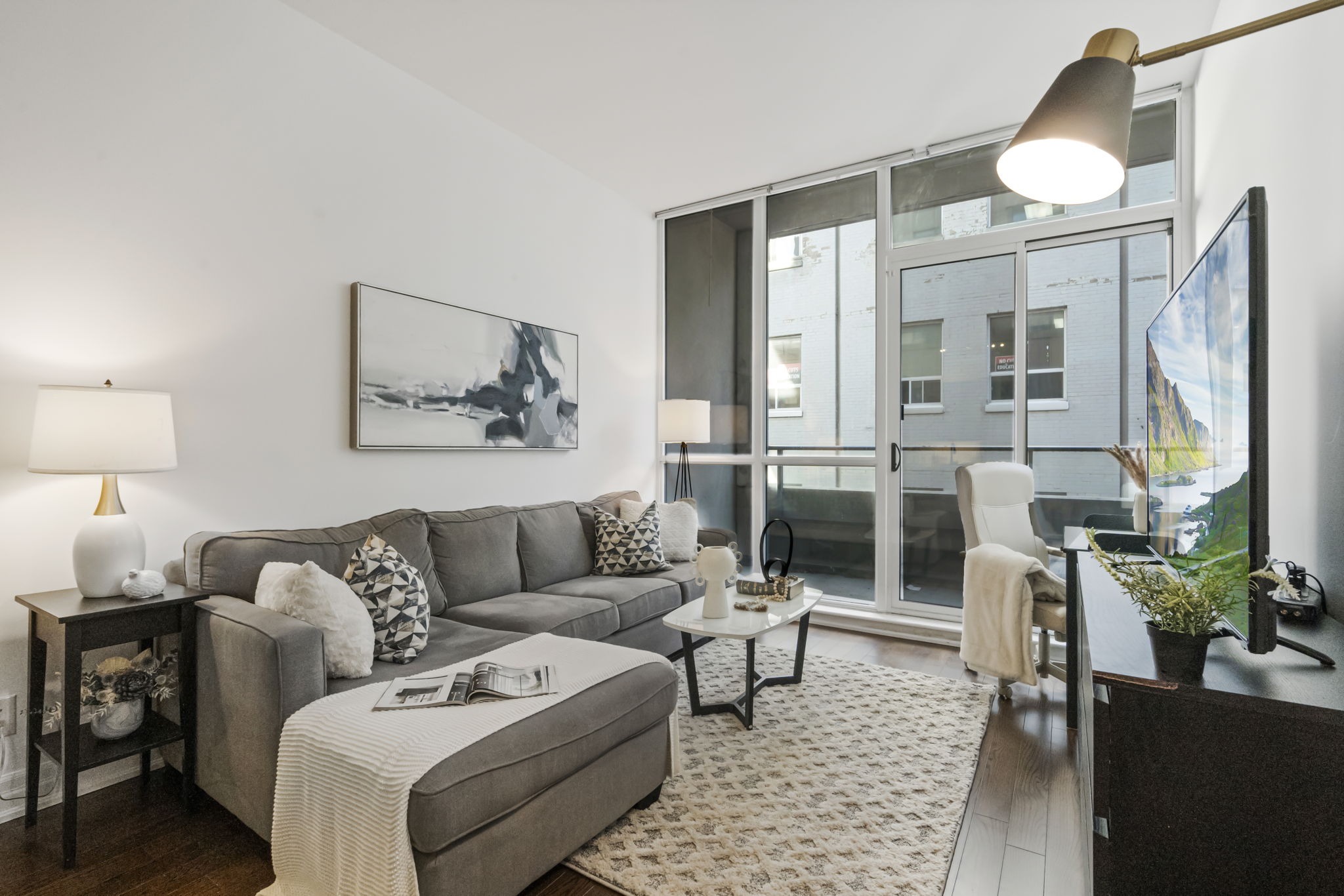 500 St Clair Ave W Unit 203 Toronto, ON M6C 1A8