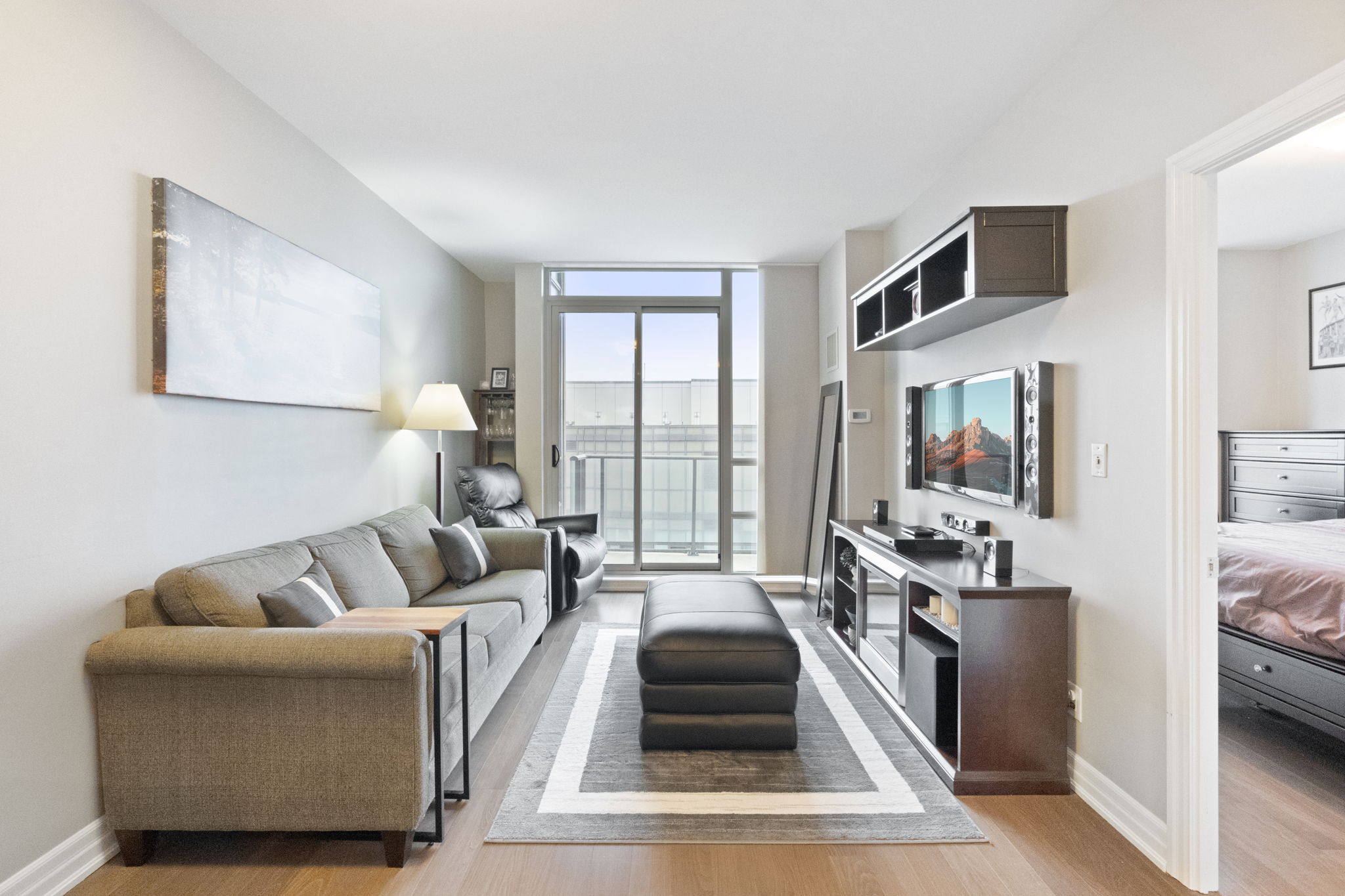 500 St Clair Ave W Unit 2102 Toronto, ON M6C 1A8
