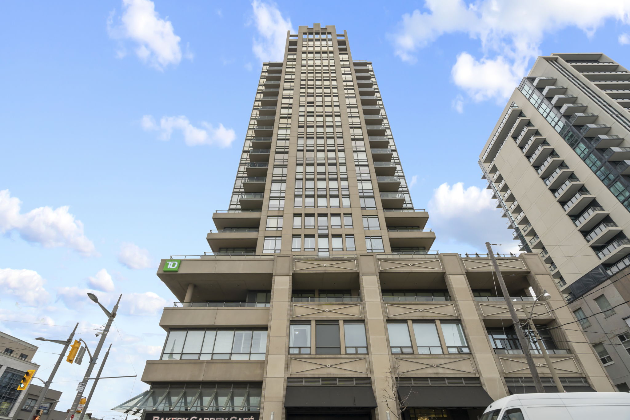 500 St Clair Ave W Unit 604 Toronto, ON M6C 1A8