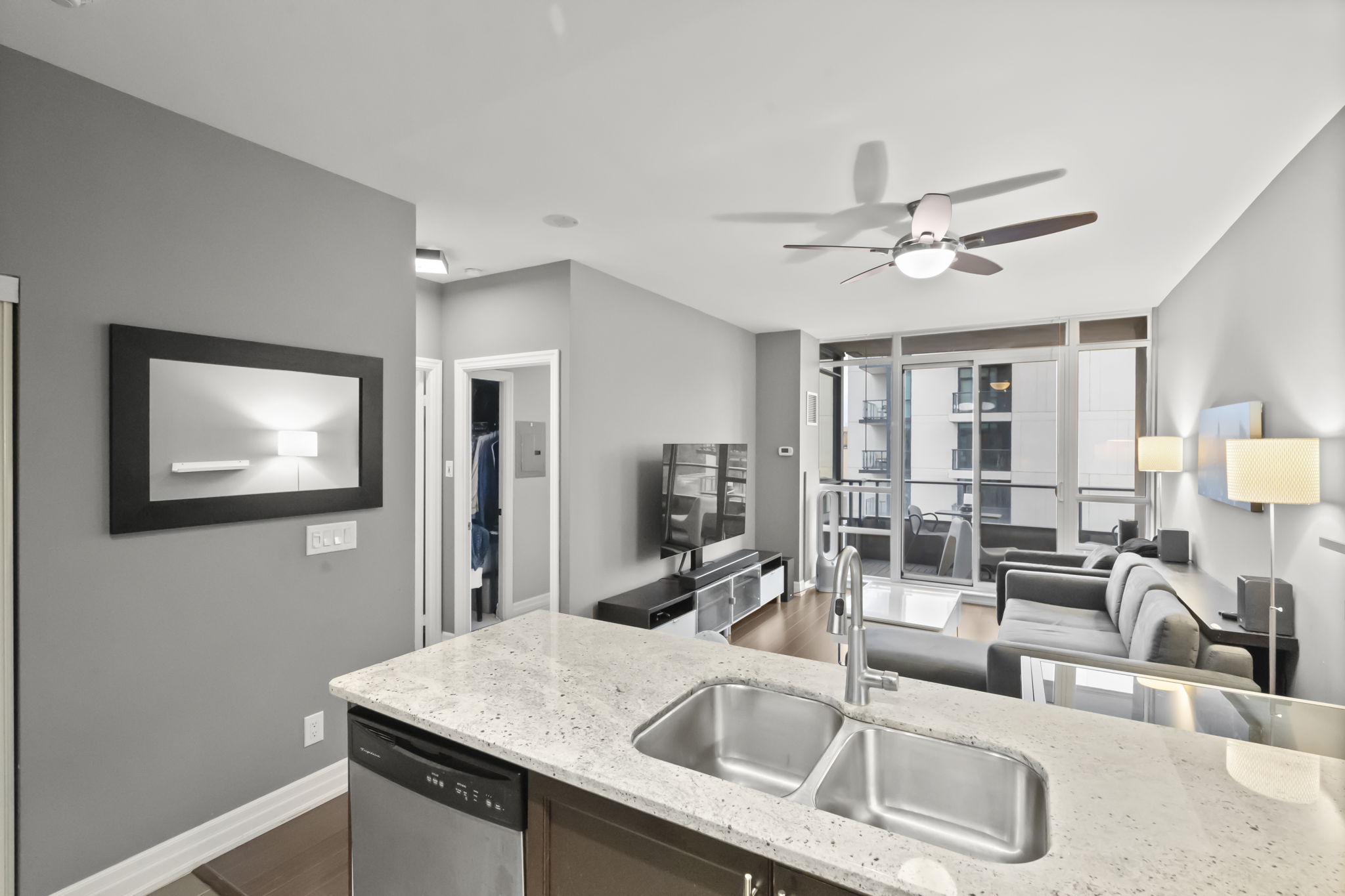 500 St Clair Ave W Unit 604 Toronto, ON M6C 1A8