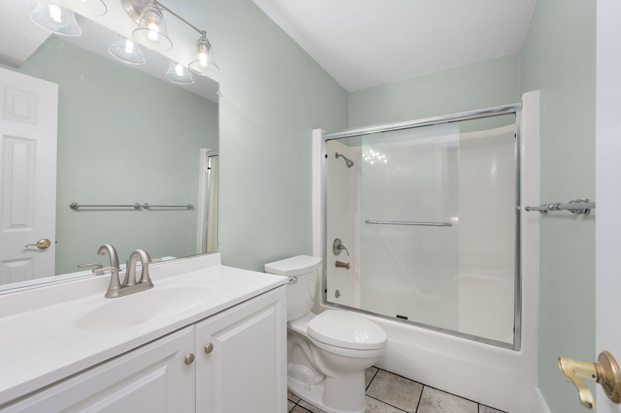 500-W-Villa-Dunes-E3-Hall-Bath