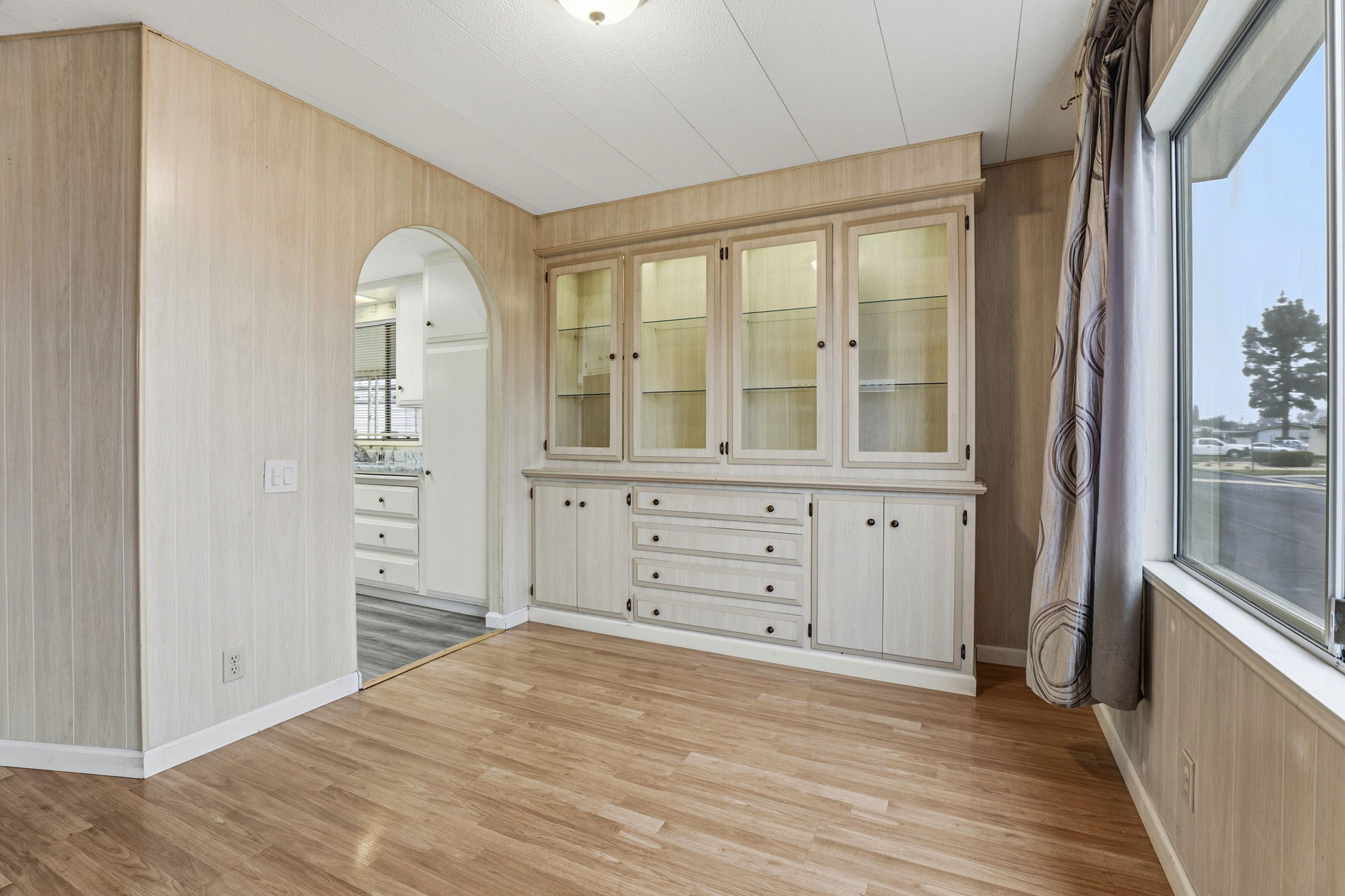 Built-in lighted hutch