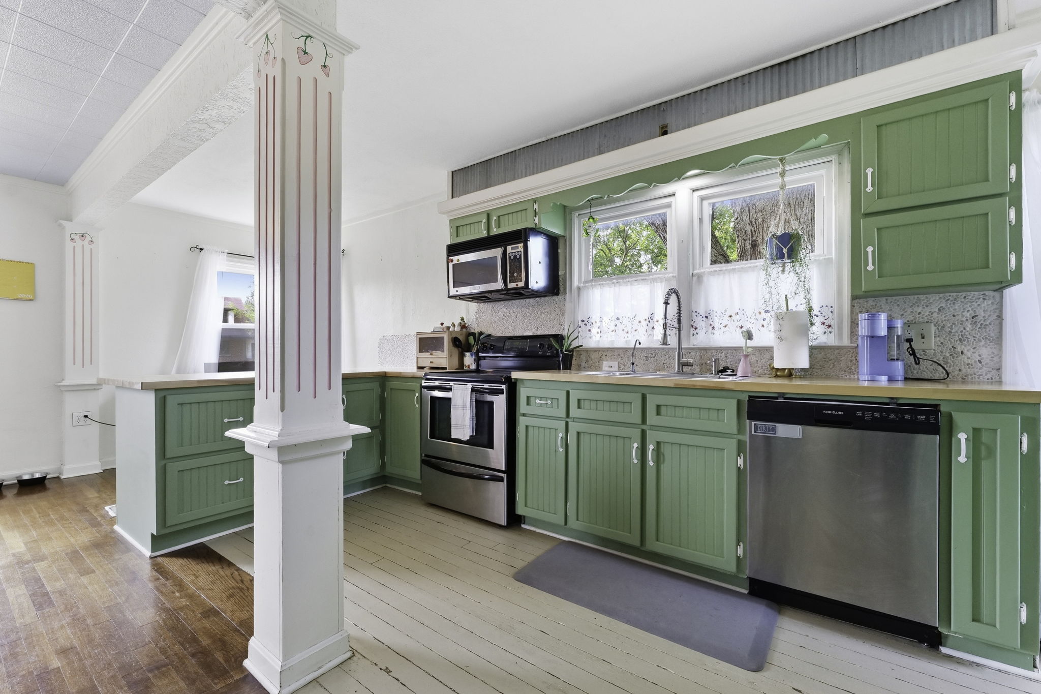 09 Kitchen 01