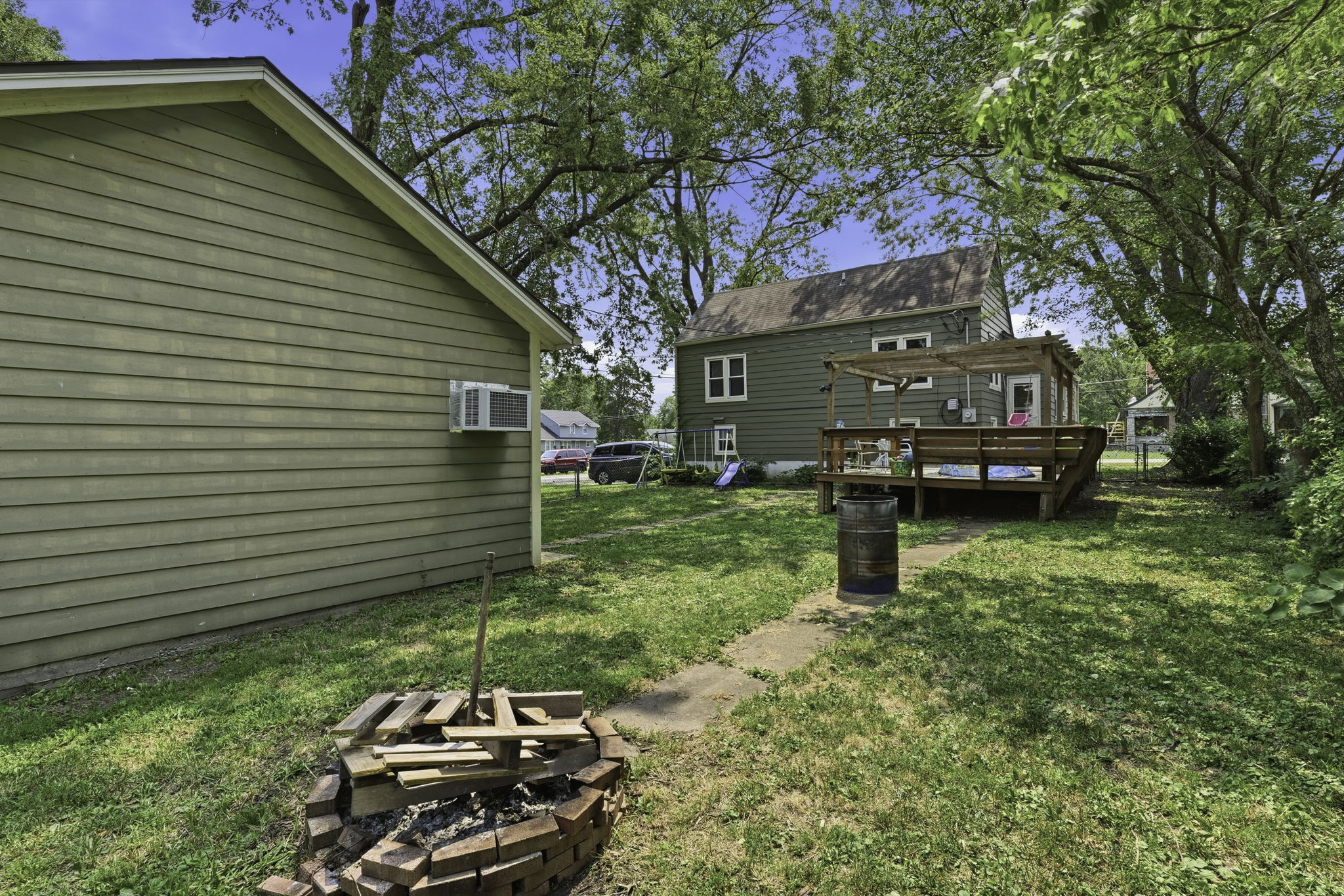 24 Backyard 02