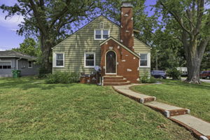 02 Exterior Front 02