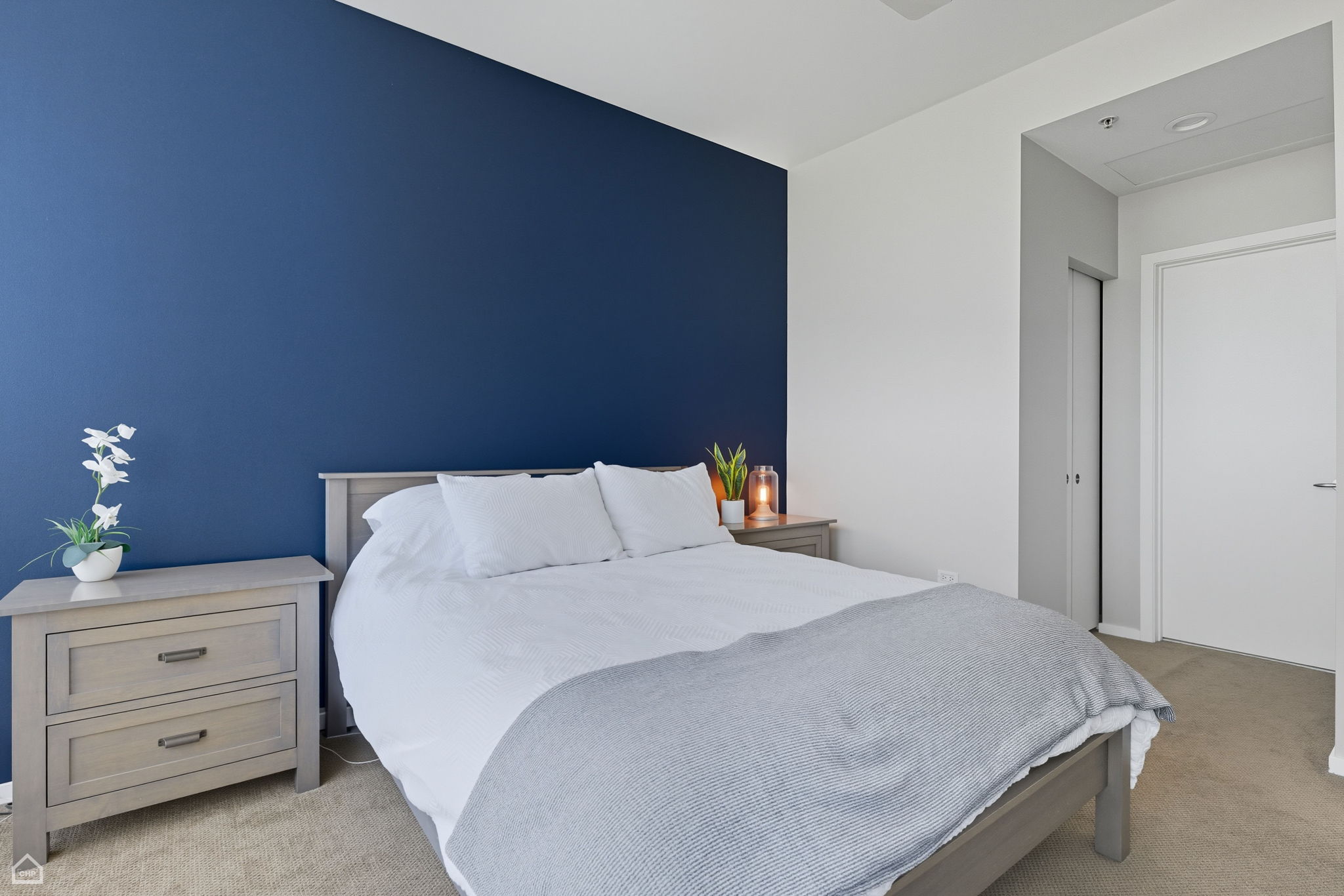 500 W Superior St 2204_091325_007