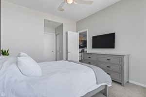 500 W Superior St 2204_091325_008