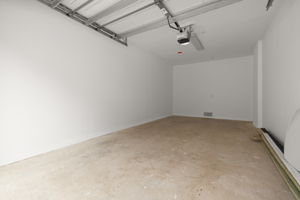 End unit Garage 11.6 X 22
