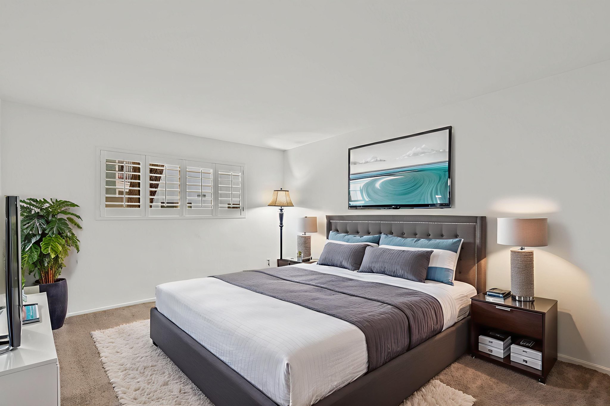 DSC04538 virtually staged.jpeg