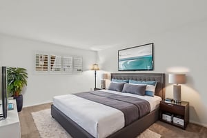 DSC04538 virtually staged.jpeg