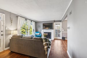 7428 - 5001 Belmeade Rd_007 (2).jpg