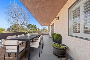 087A6146 virtually staged.jpeg