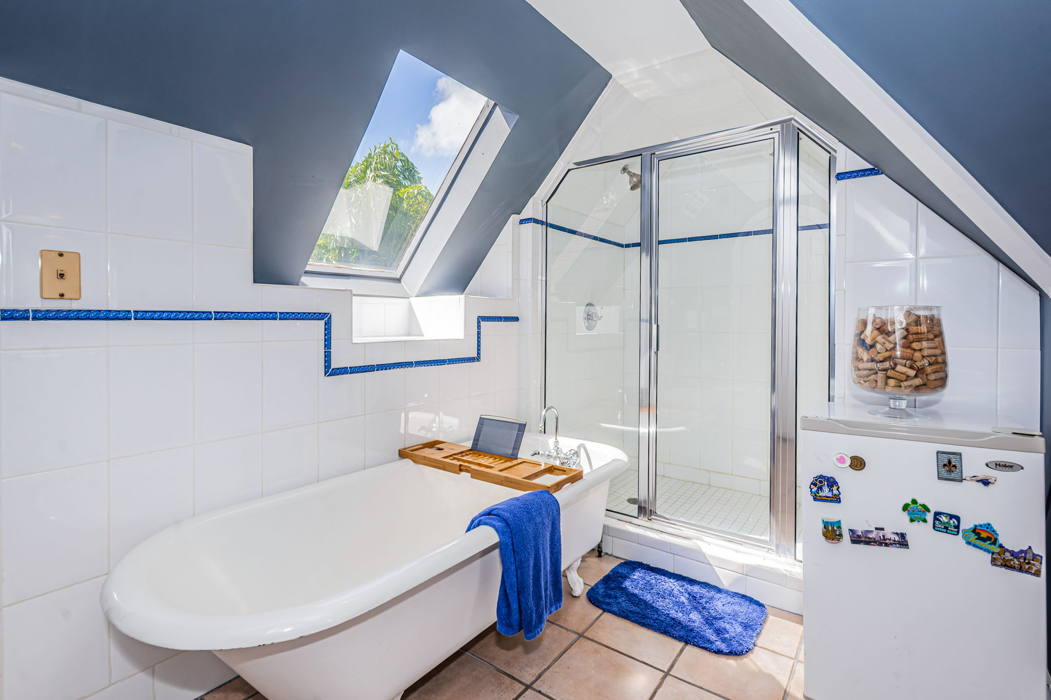 Upper Level Guest Bathroom1b