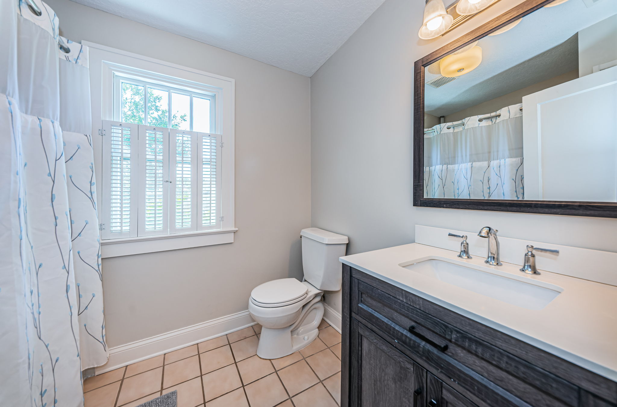 Upper Level Bathroom2