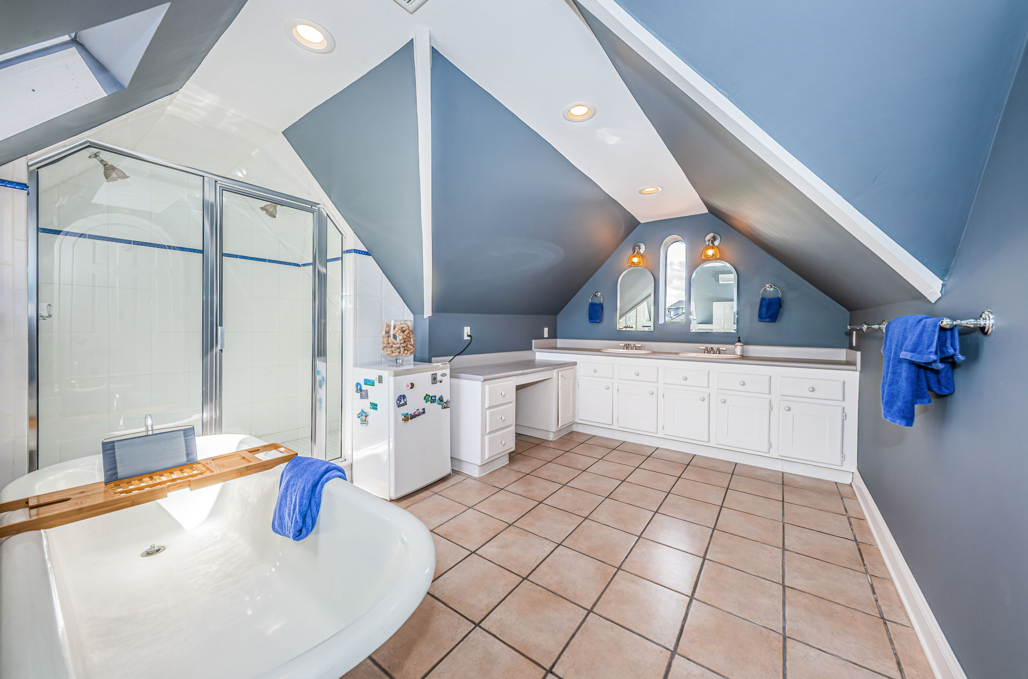 Upper Level Guest Bathroom1a
