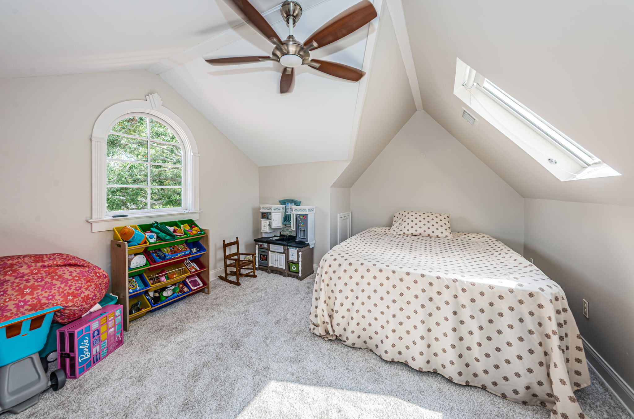 Upper Level Guest Bedroom1b