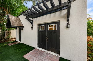Guest Quarters1 Entry