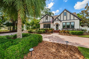 Front Exterior4