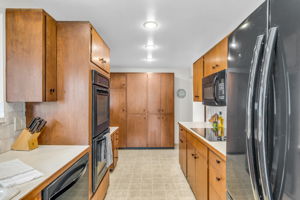 9658 51st Ave S, Seattle, WA 98118, US Photo 52