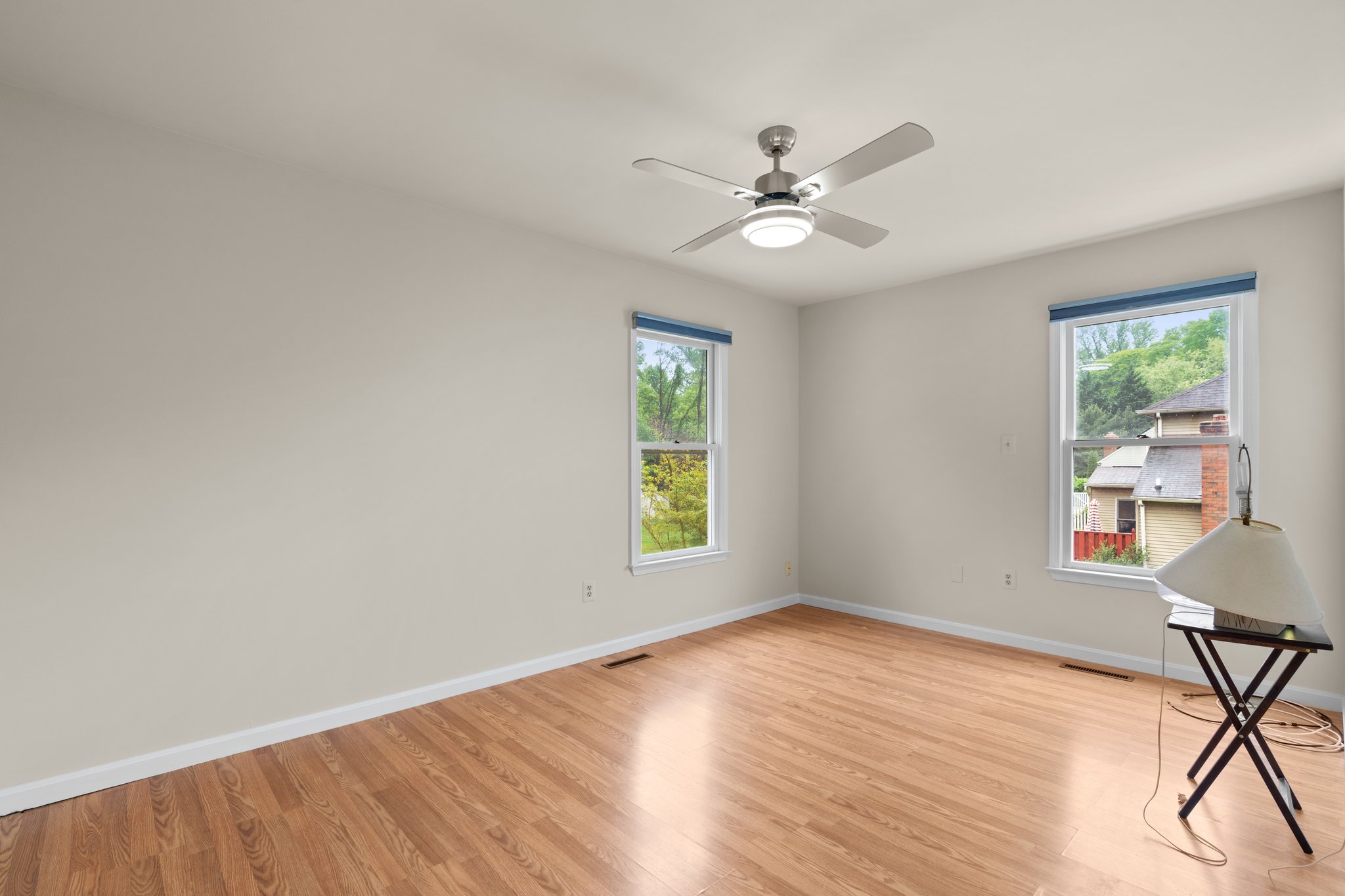 23. Upper bedroom.jpg