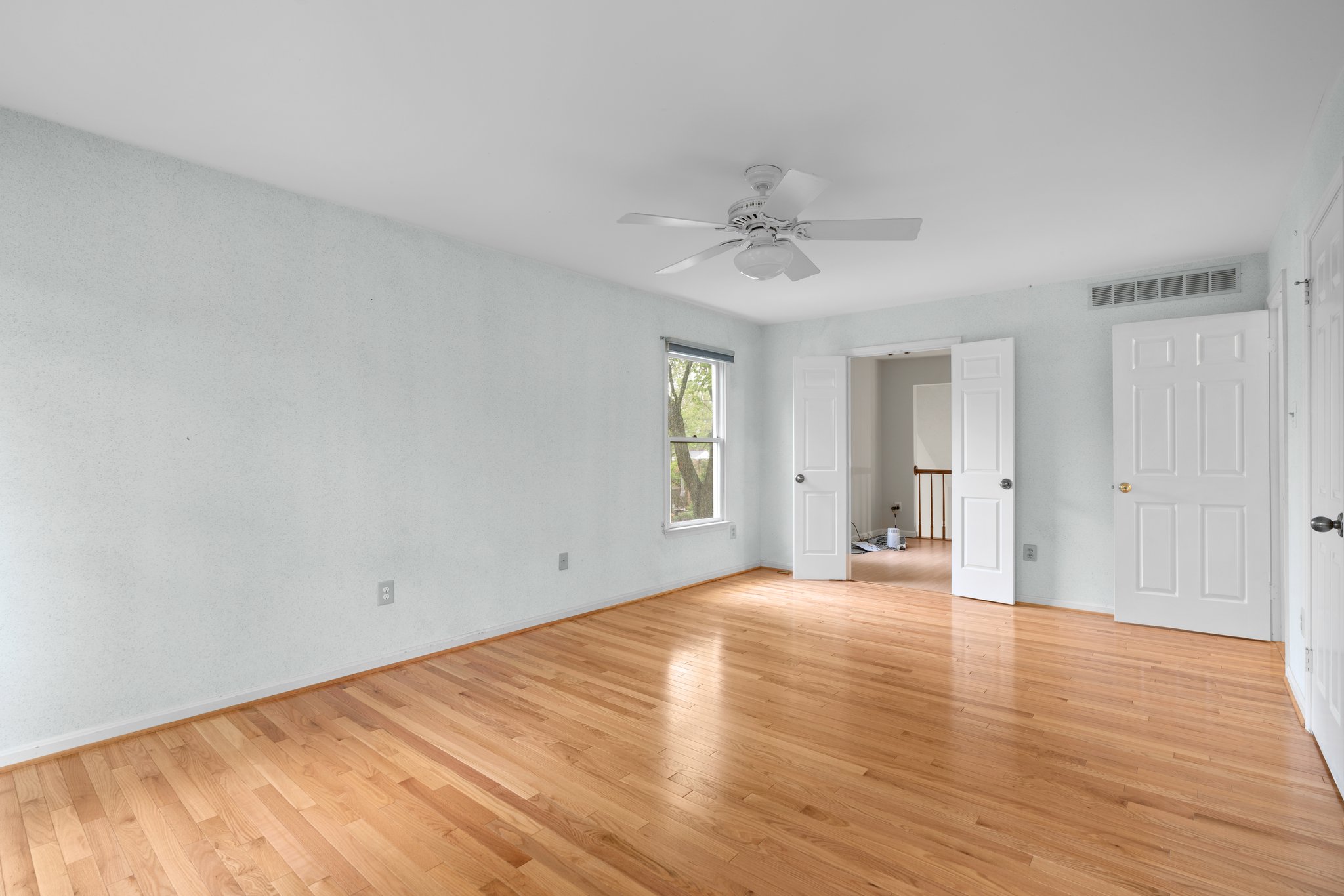 30. Upper bedroom.jpg