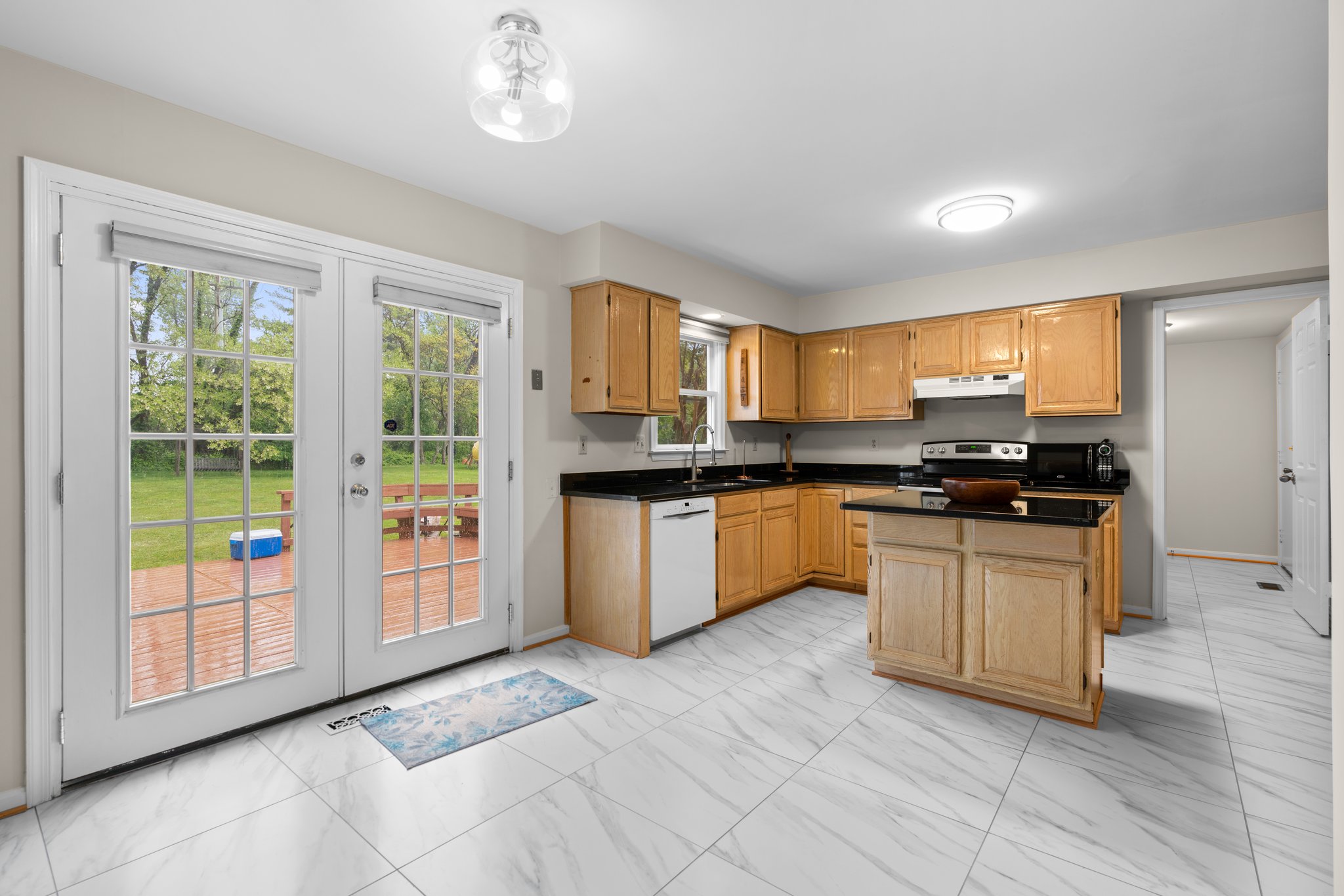 15. Breakfast nook.jpg