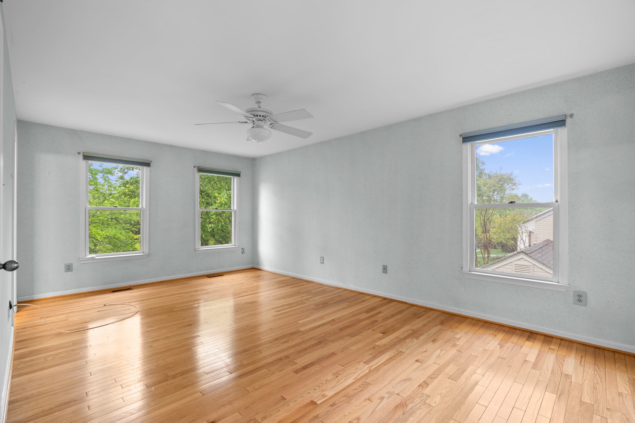 27. Upper bedroom.jpg