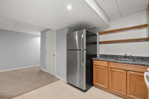 37. Kitchenette.jpg
