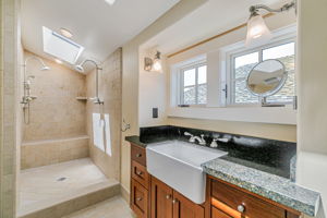 045_5005 Emerald St