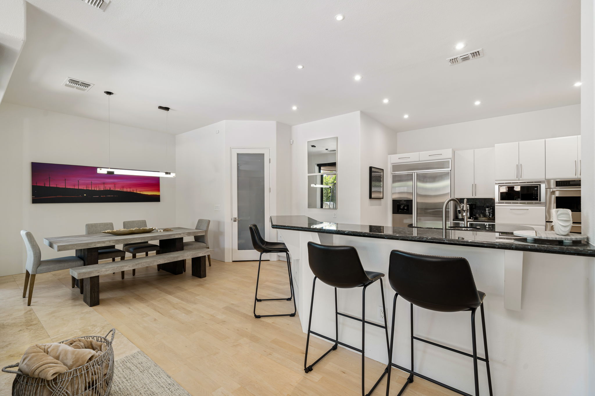 Kitchen/Kitchen Dining Area