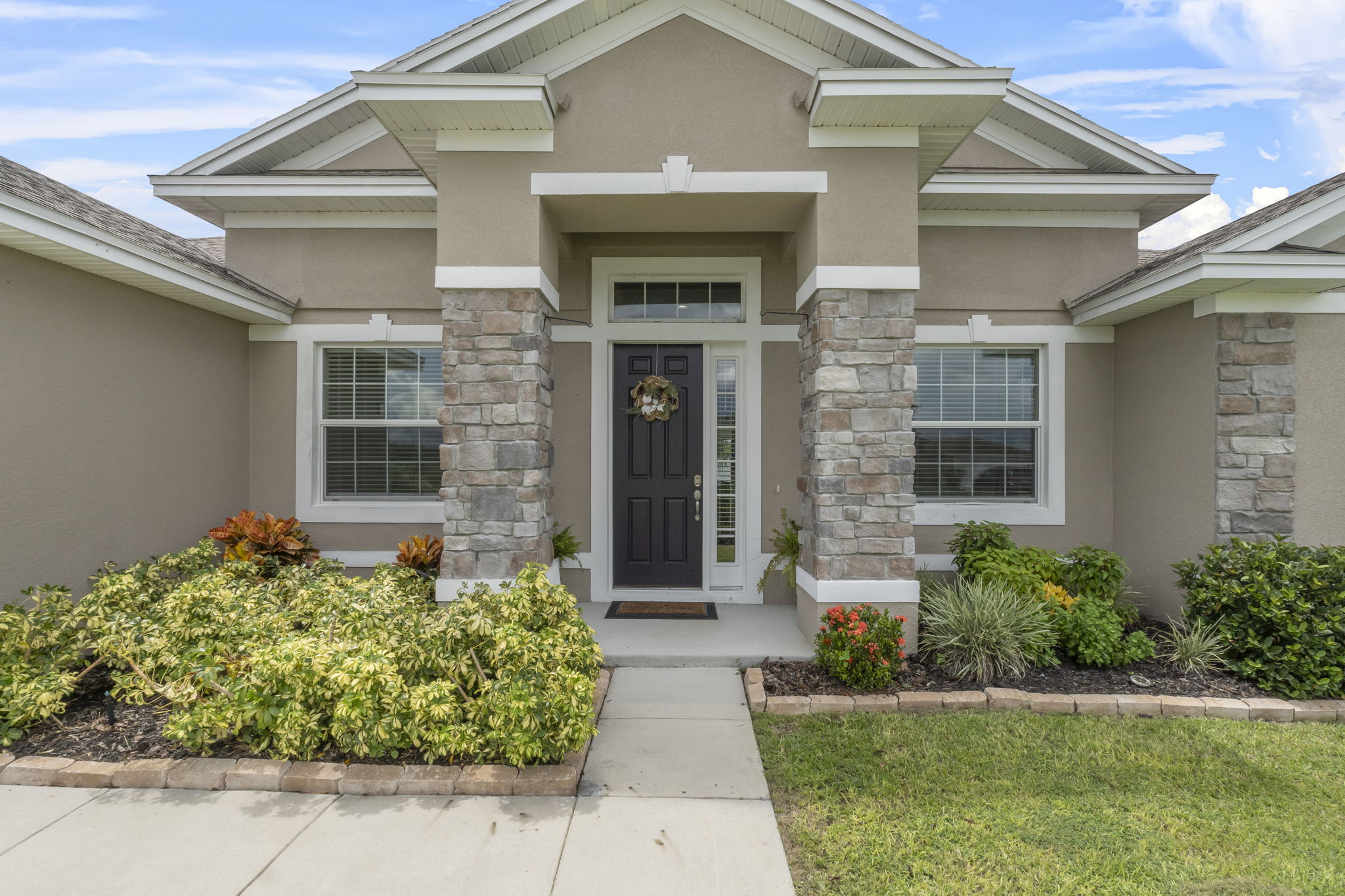 Front Porch/Entrance