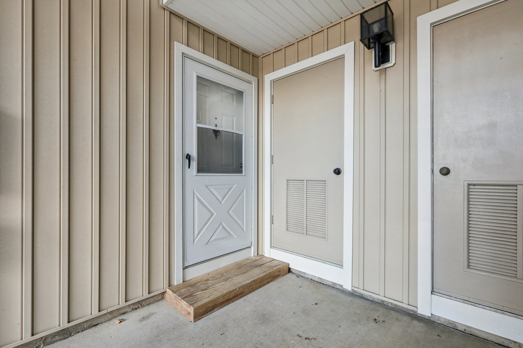 High Meadow Ln 501-005.jpg