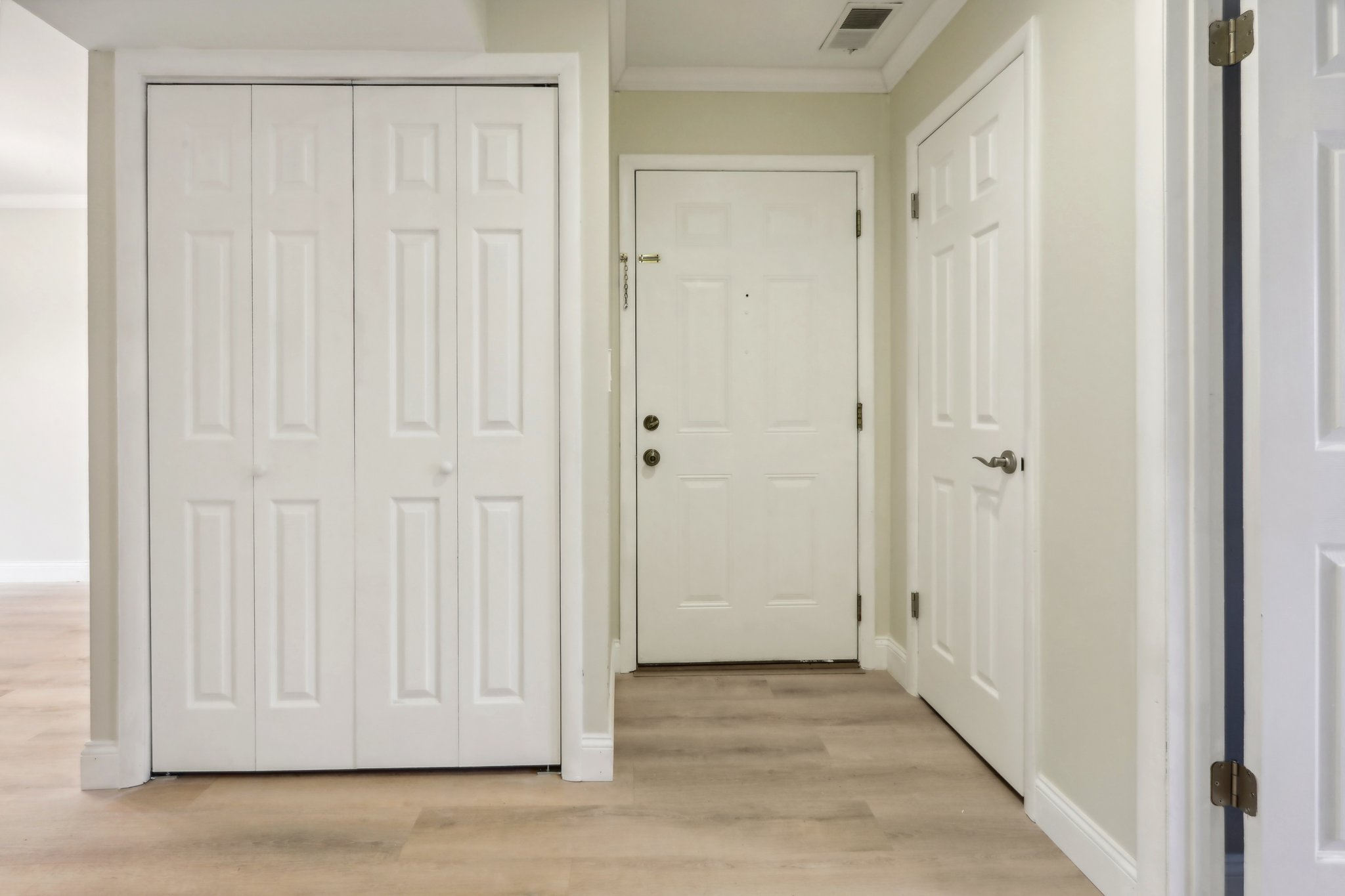 High Meadow Ln 501-006.jpg