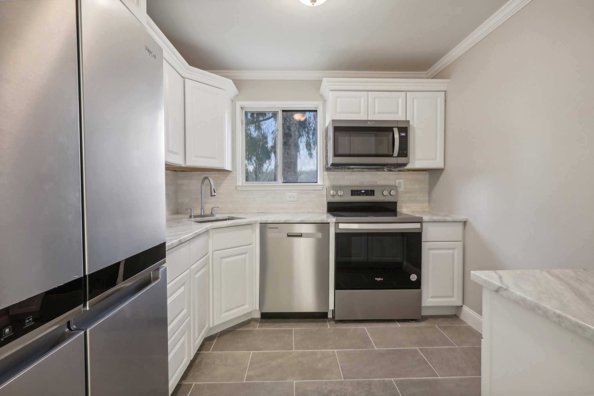 High Meadow Ln 501-024.jpg