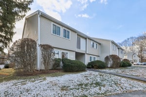 High Meadow Ln 501-002.jpg