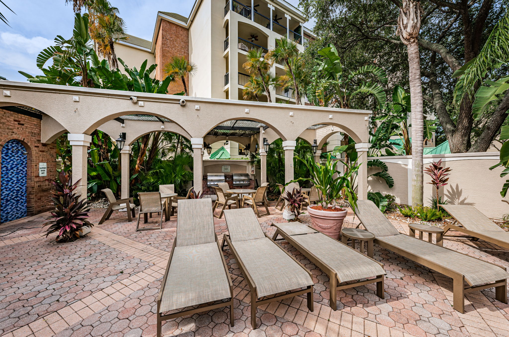 Lanai 1