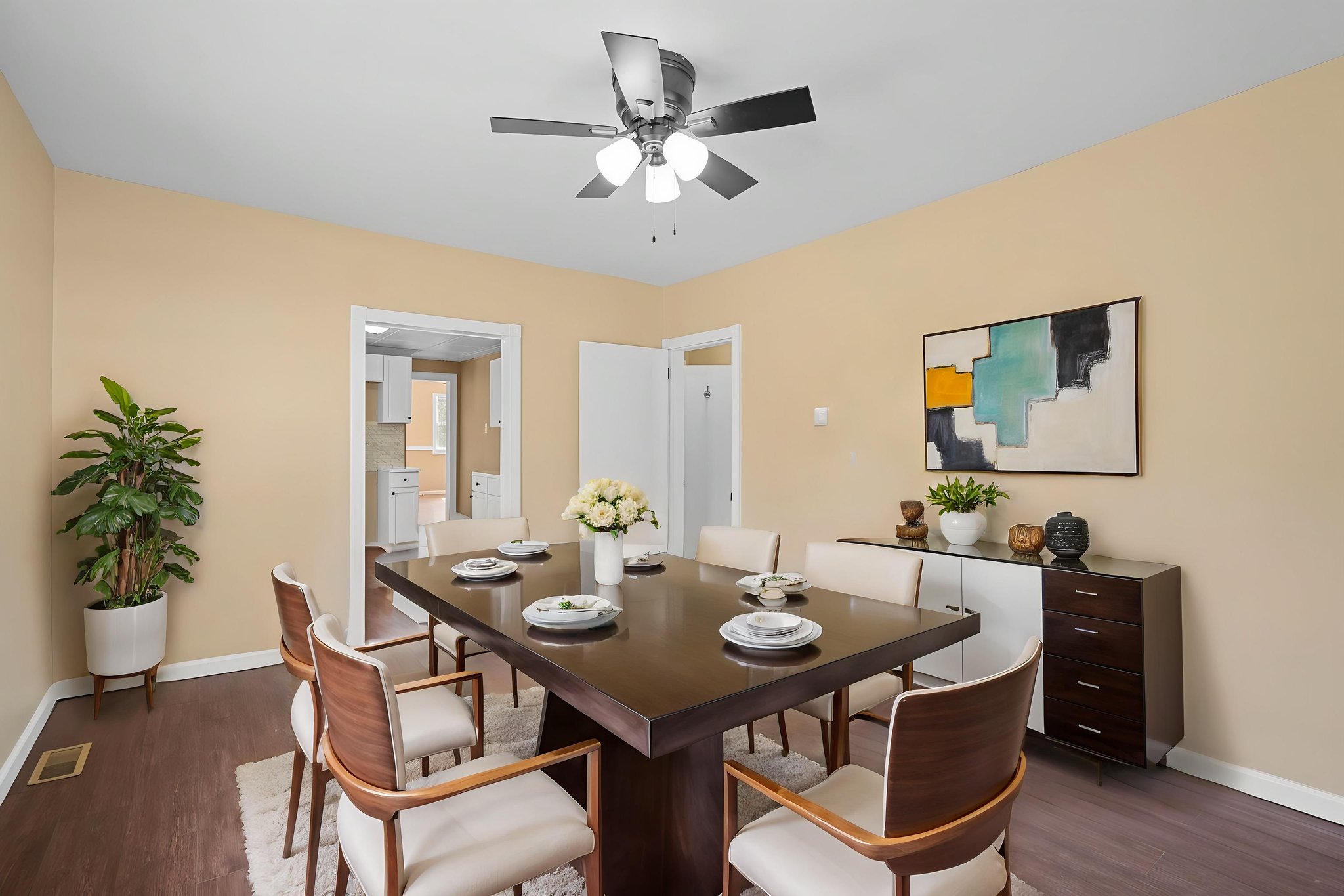 DSC02796 virtually staged.jpeg