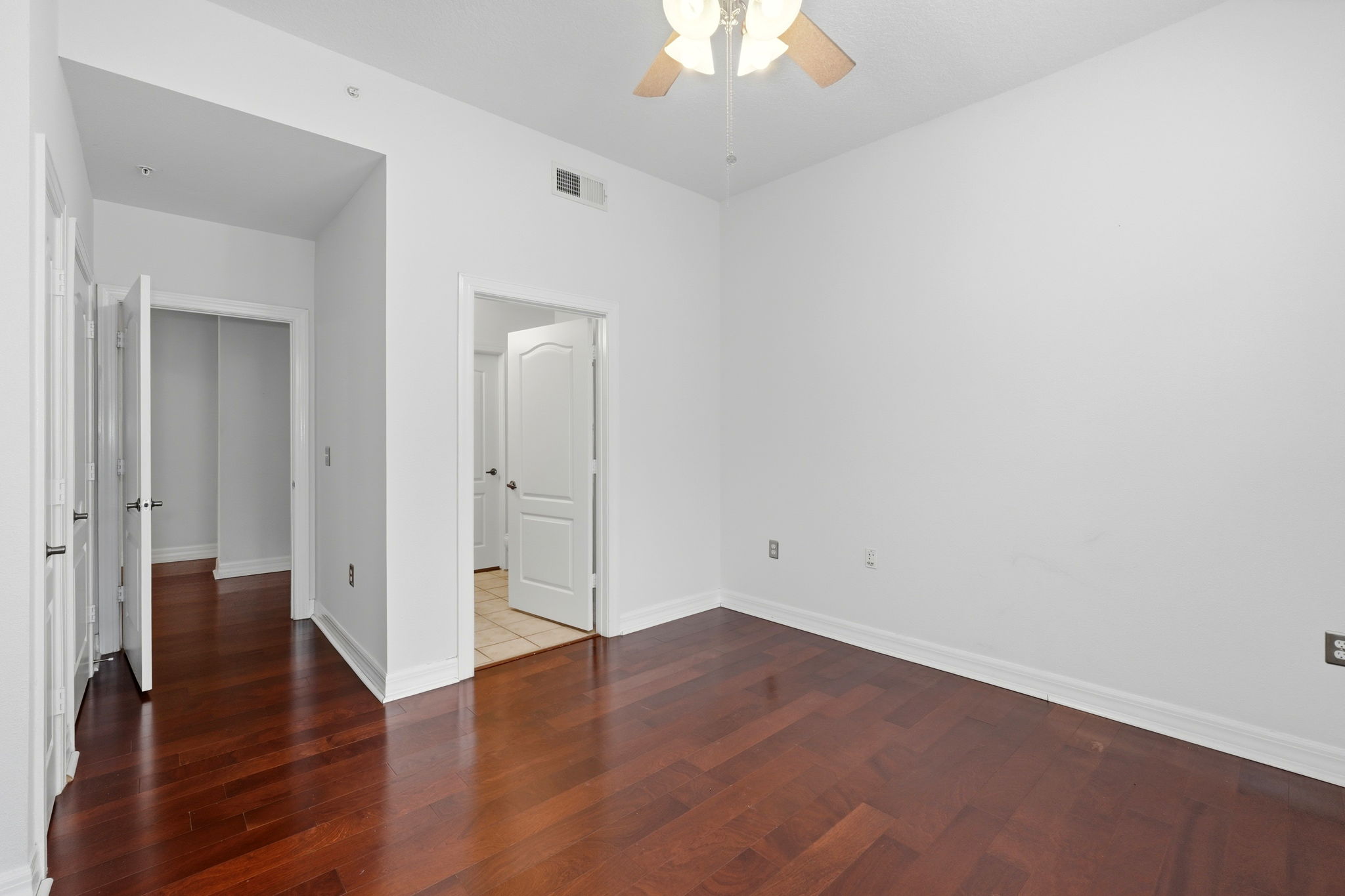 2nd Bedroom with Ensuite Bathroom