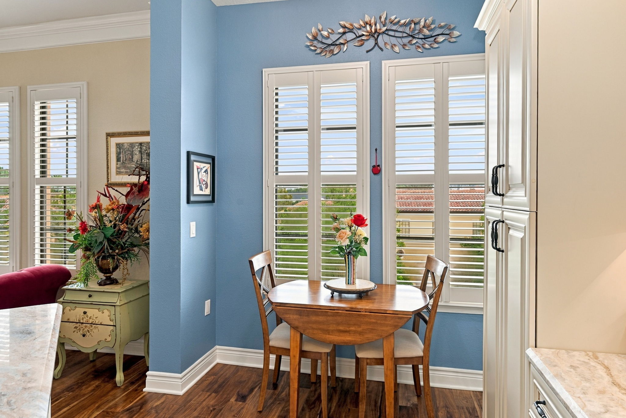 Cheerful and Bright Breakfast Nook