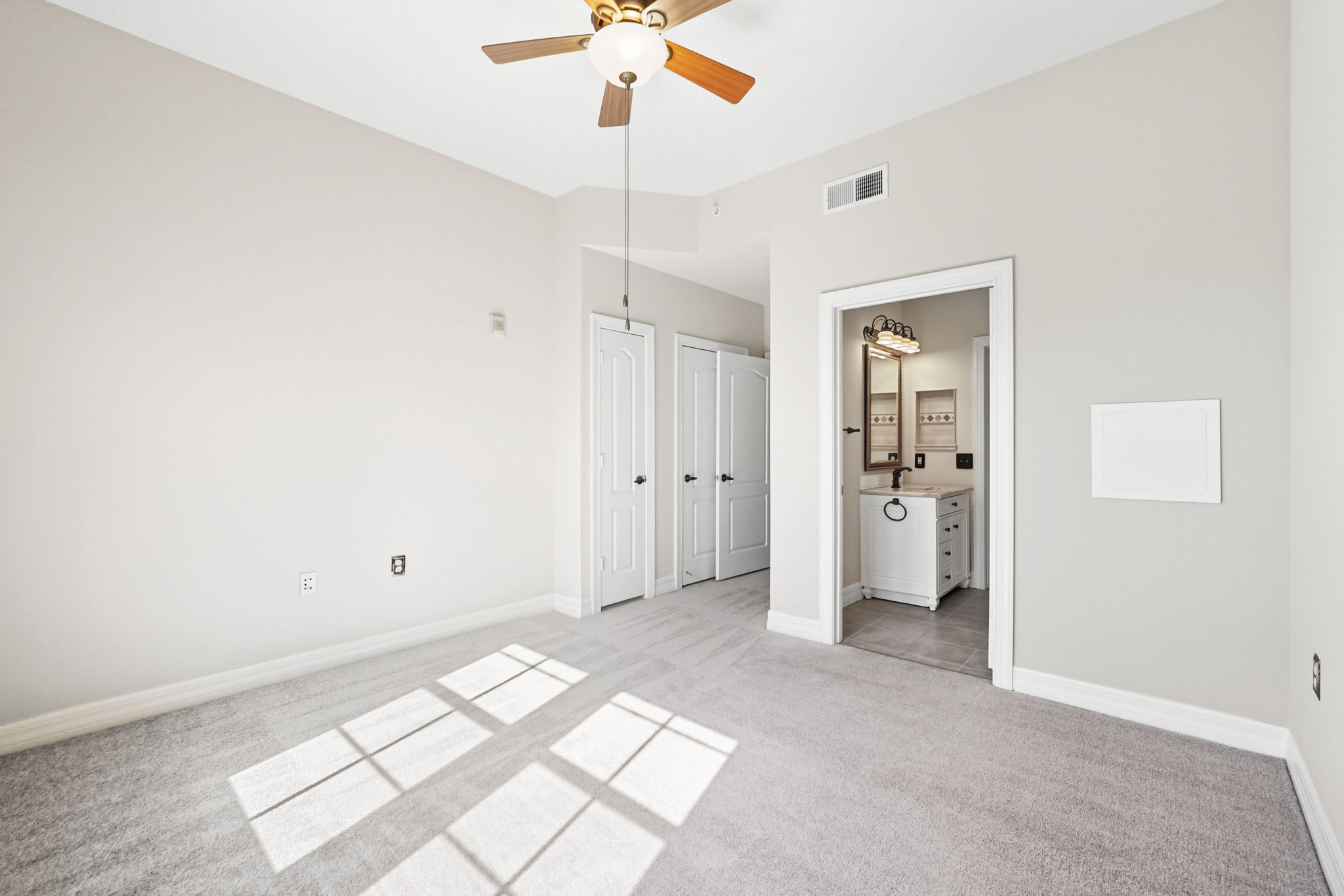 2nd Bedroom with Ensuite Bathroom