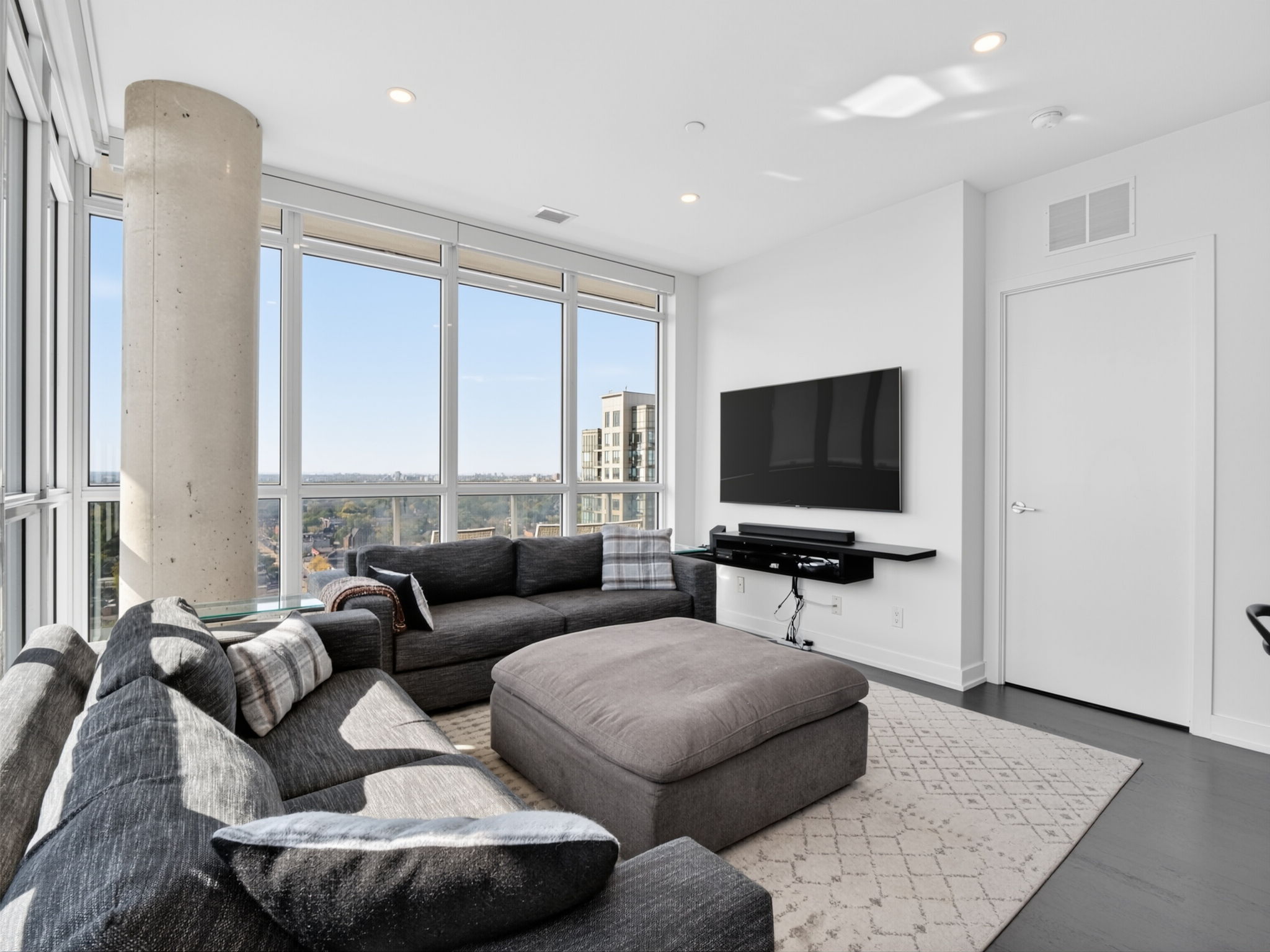 501 St Clair Ave W 1707 Toronto, ON M5P 0A2