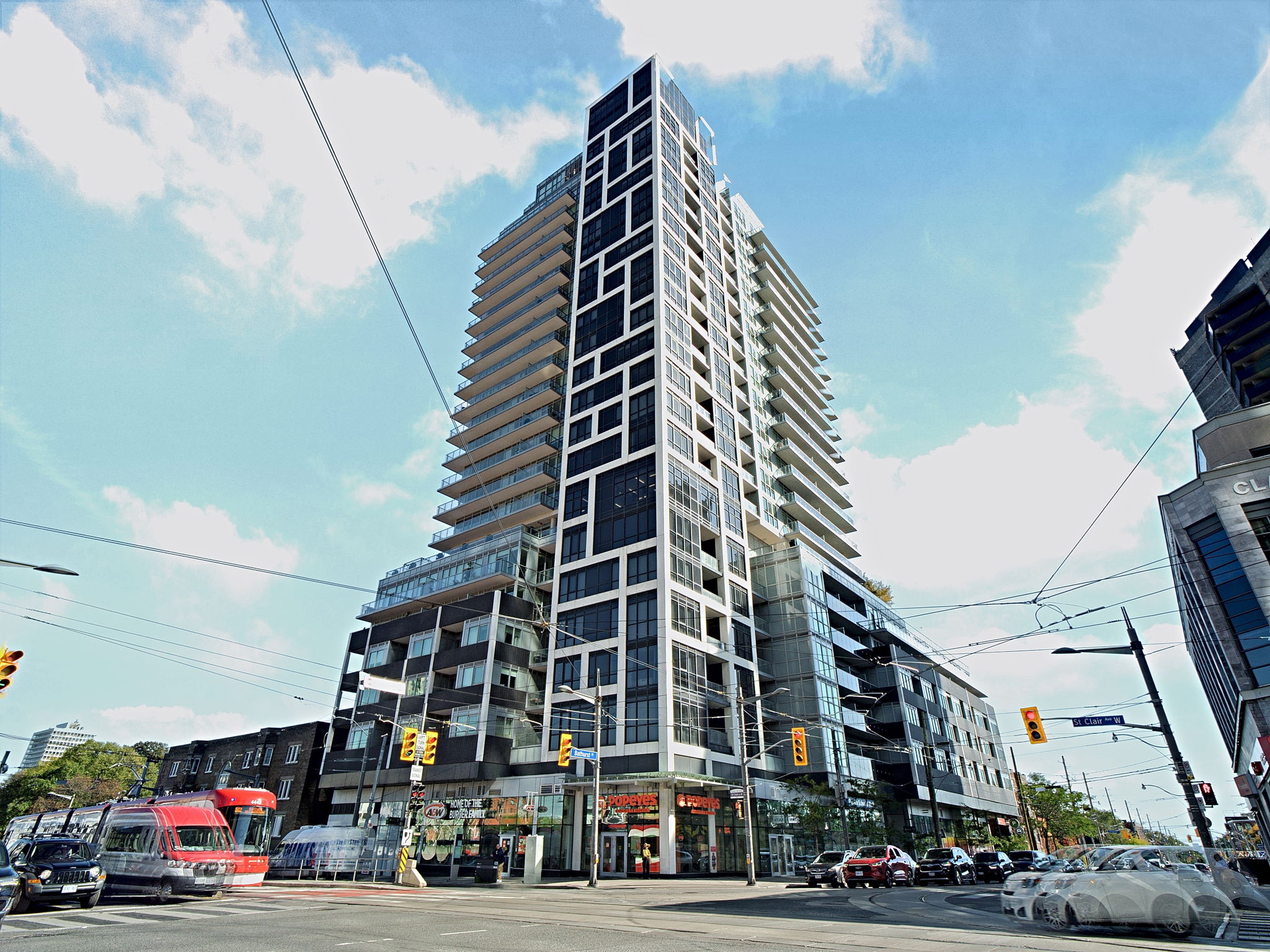 501 St Clair Ave W 1707 Toronto, ON M5P 0A2