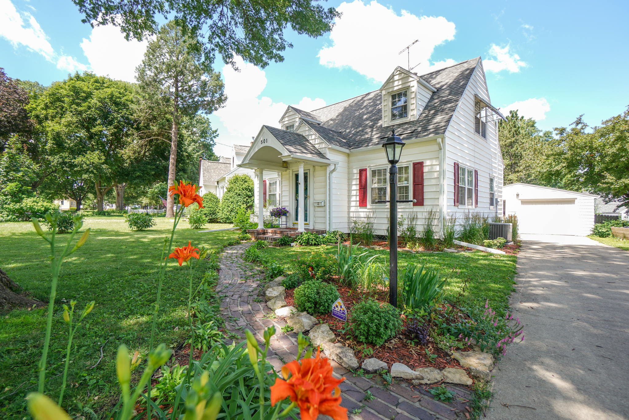 501 Terrace Dr, Waterloo, IA 50702, USA Photo 3