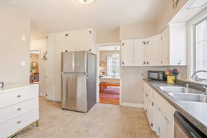 501 Terrace Dr, Waterloo, IA 50702, USA Photo 13