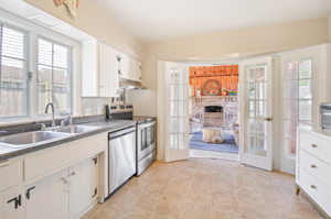 501 Terrace Dr, Waterloo, IA 50702, USA Photo 9