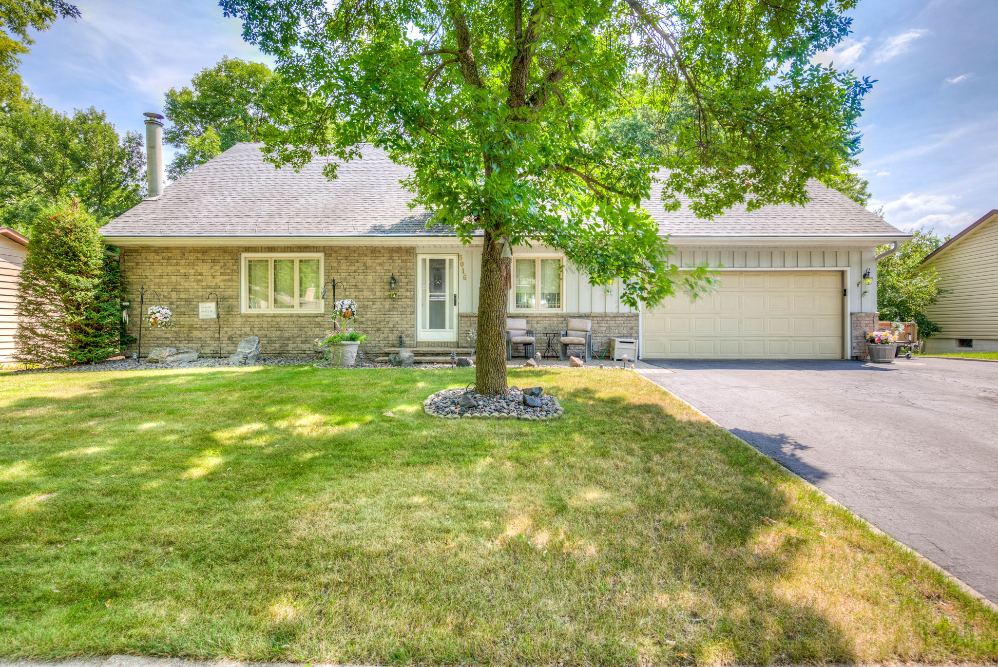  5016 142nd Path W, Apple Valley, MN 55124, US
