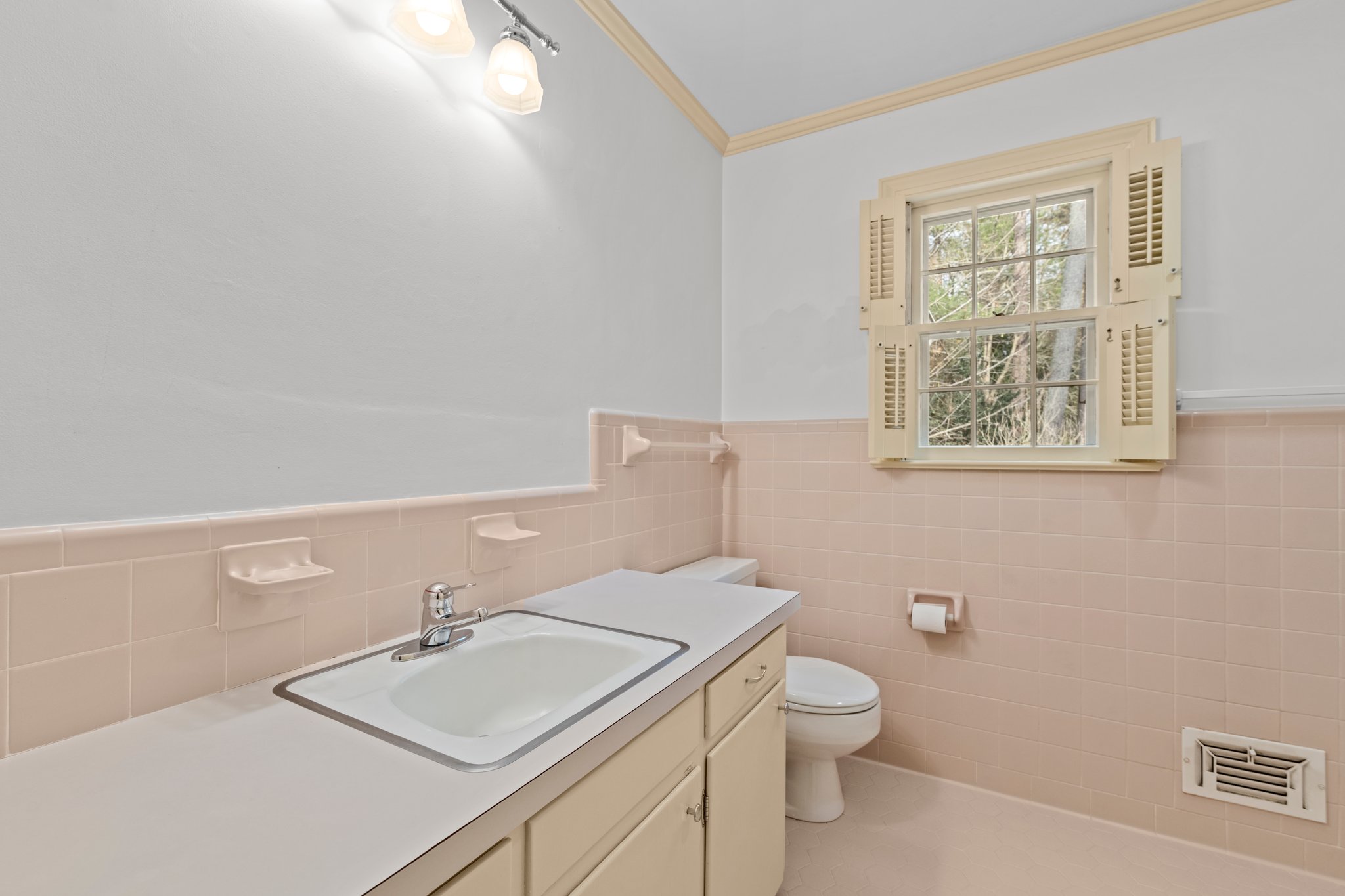 5016 Hermitage Dr, Raleigh, NC 27612, USA Photo 68